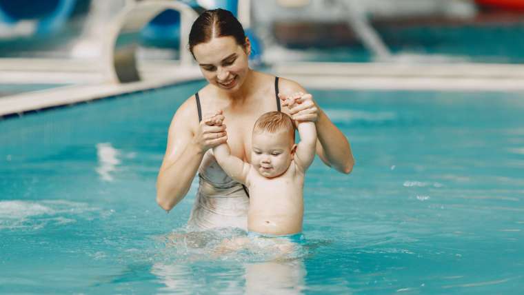 First time at the pool. What to keep in mind when visiting the swimming pool with a young child?