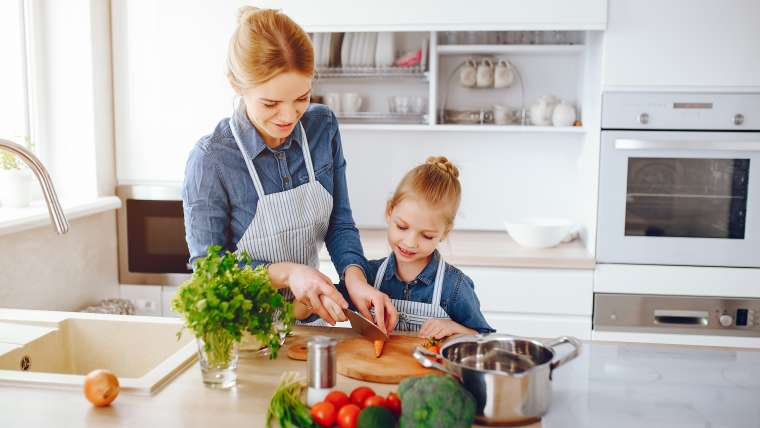 How to motivate your child to eat healthy?