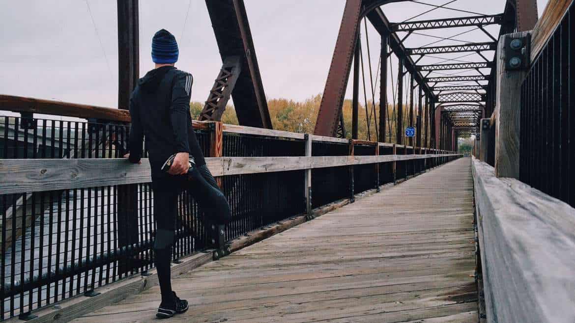 How to safely get back to physical activity in the spring? Tips for seniors