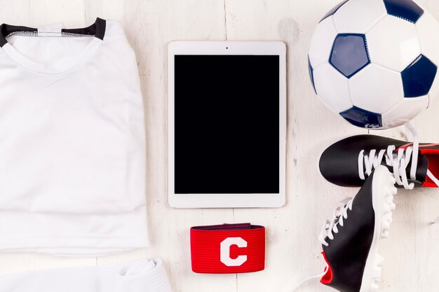 How can sports brands leverage social media for online marketing success?